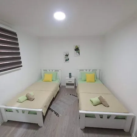 Zvezda Apartment *