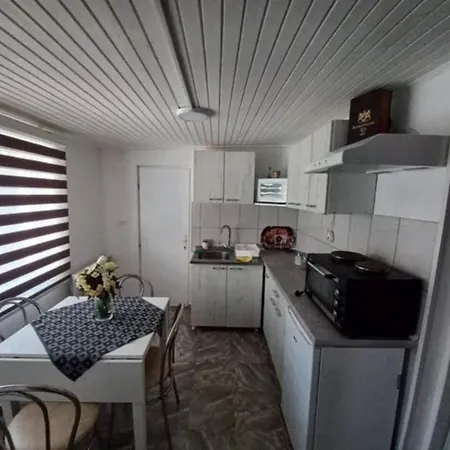 Zvezda Apartment Kladovo